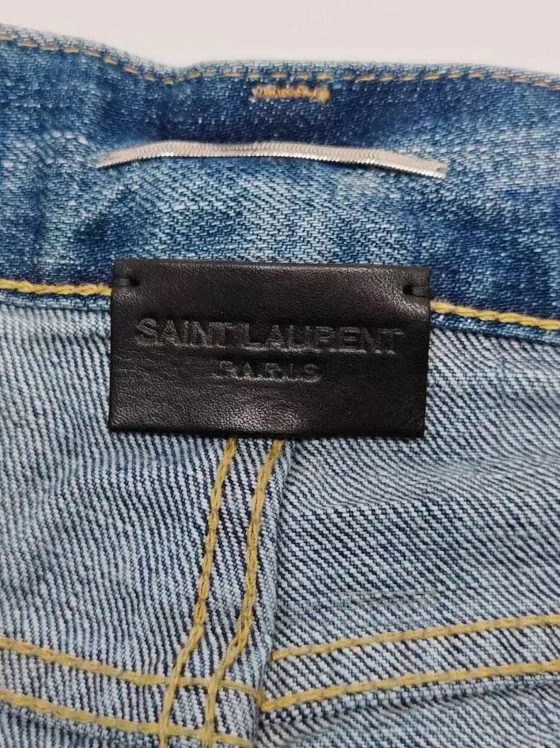 Saint Laurent Paris Saint Laurent Washed Blue Denim Jeans. Size US 31 - 7 Thumbnail