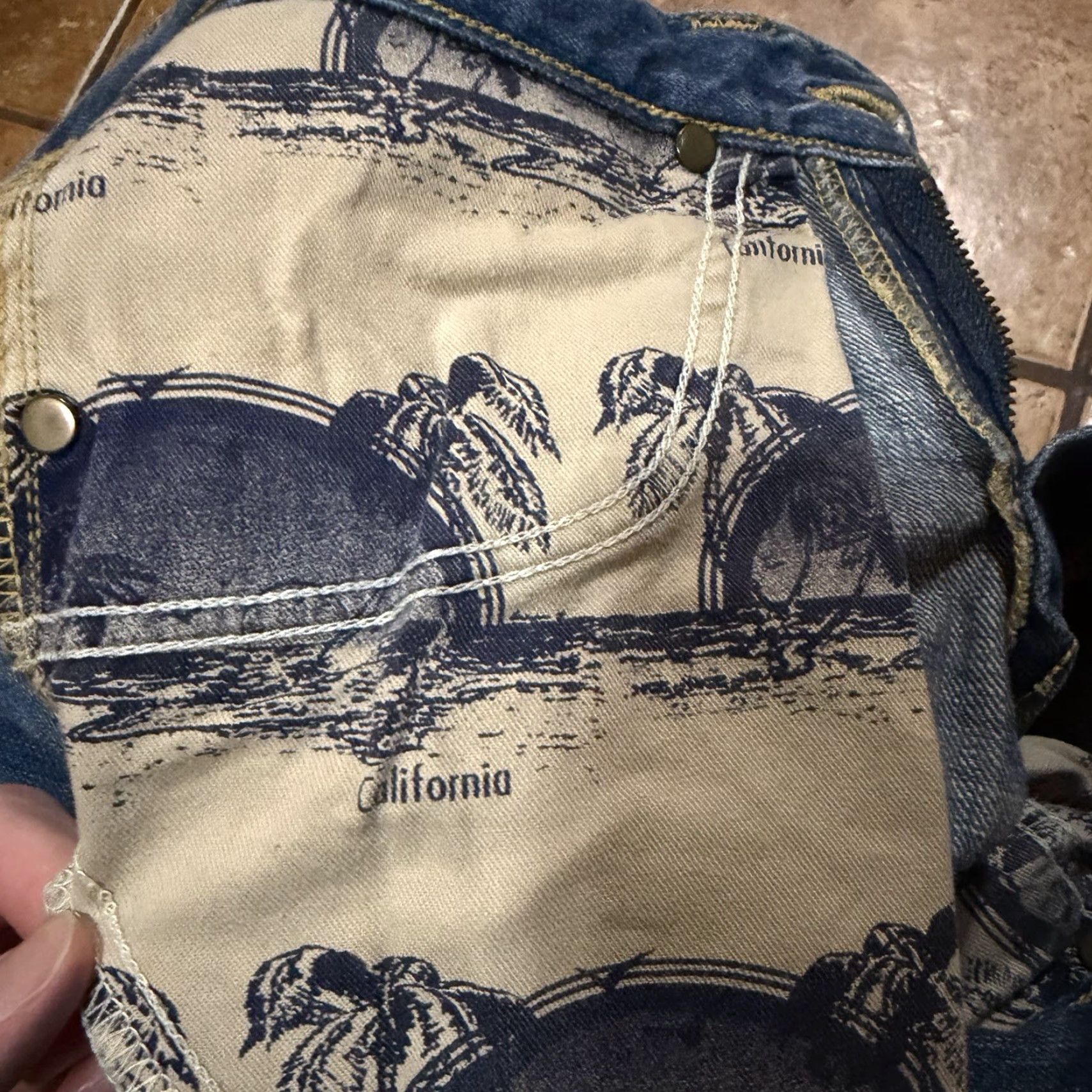 Lee VINTAGE LEE CHER COLAB UNION MADE JAPAN Distressed COWBOY JEANS 28W 26L Blue Mens Jeans Size US 28 / EU 44 - 6 Thumbnail