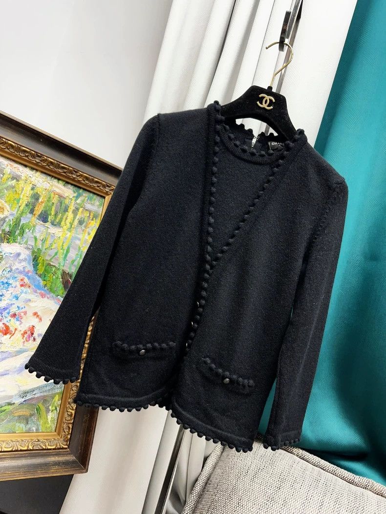 Chanel Chanel Black fake two-piece cashmere sweater Size XS / US 0-2 / IT 36-38 - 1 Thumbnail