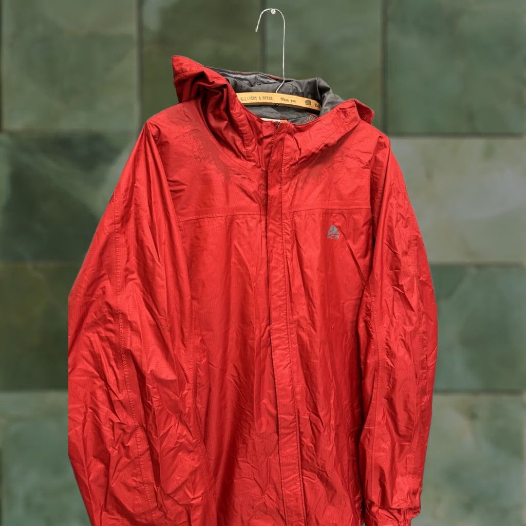 Nike VINTAGE Nike ACG Stormfit Jacket XL Red Nylon Zip Mens Windbreaker Flawed Size US XL / EU 56 / 4 - 1 Thumbnail