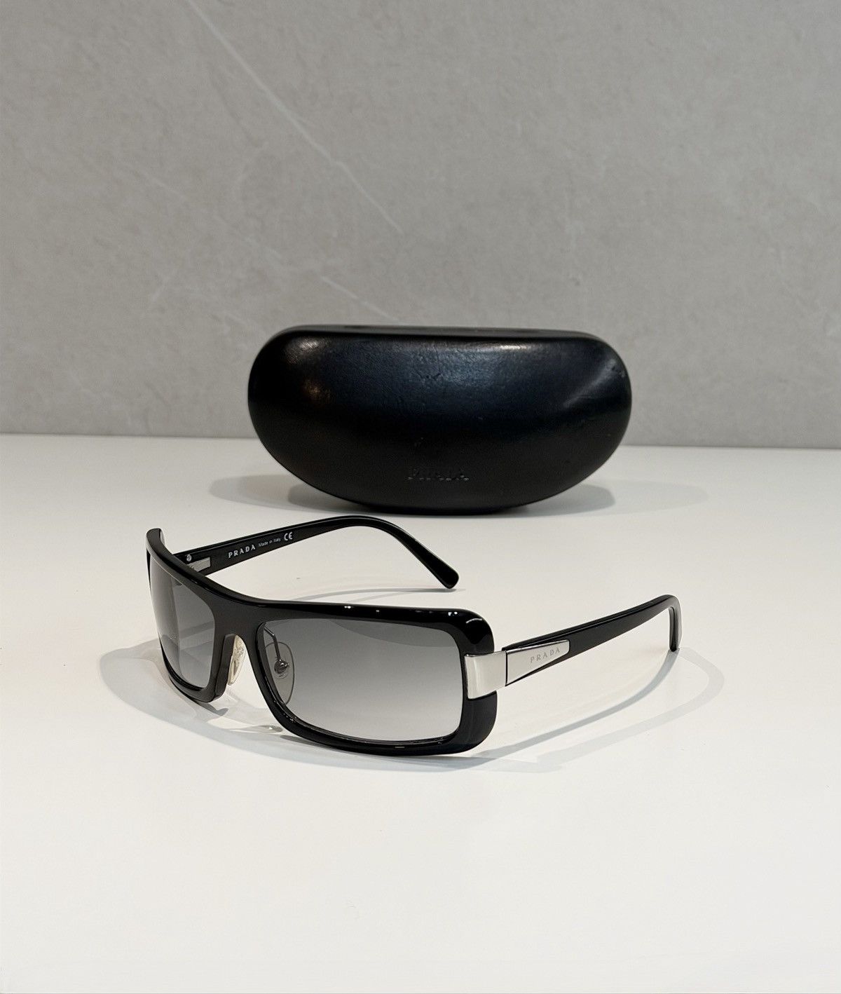 Prada × Streetwear × Vintage PRADA 2004 Logo Sunglasses SPR60E