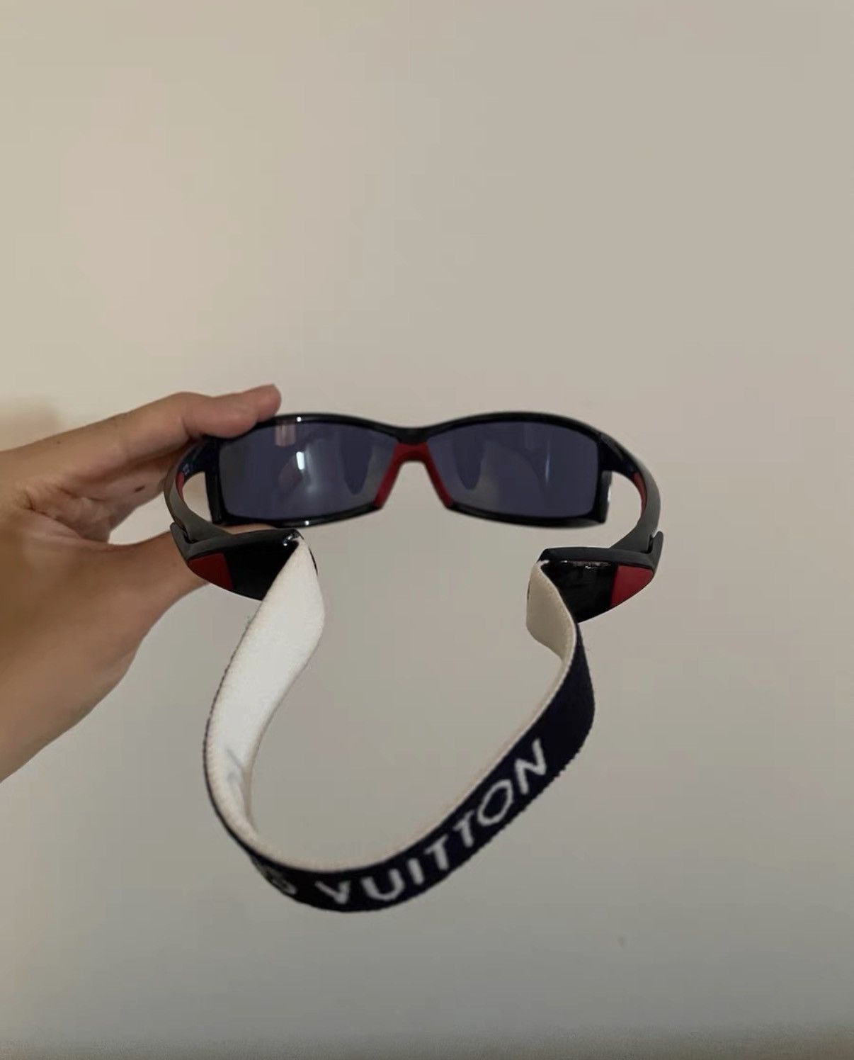 Louis Vuitton Louis Vuitton LV Trophy Logo Sunglasses Size ONE SIZE - 4 Thumbnail