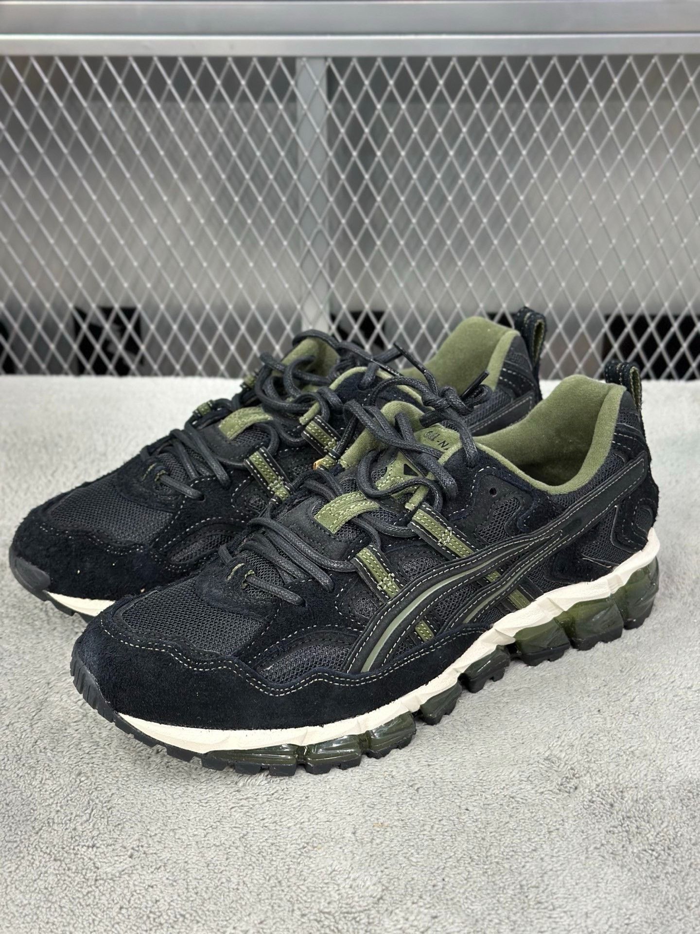 Asics Asics Running Green Lowtop Sneakers 43.5 Men Size US 10.5 / EU 43-44 - 1 Thumbnail