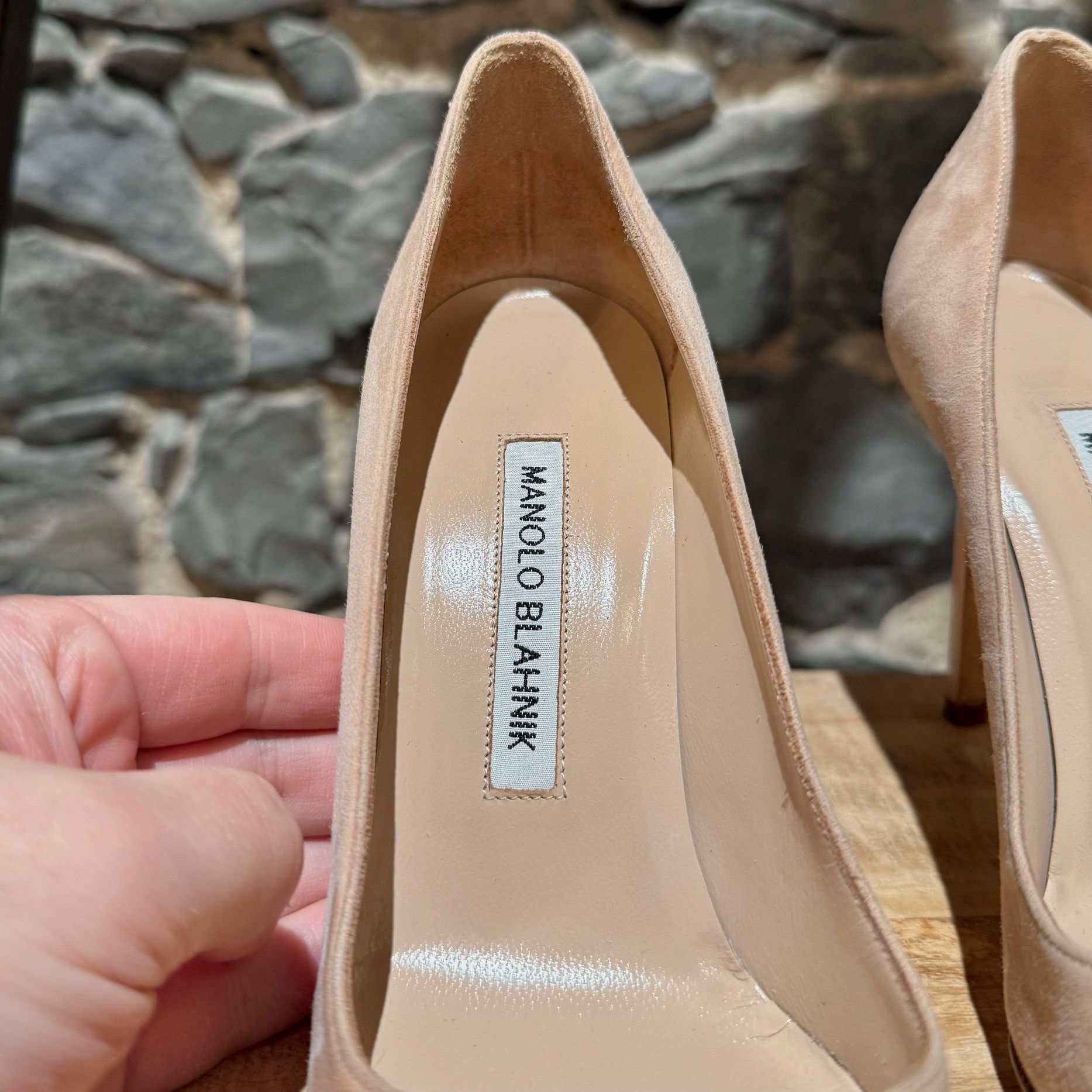 Manolo Blahnik Manolo Blahnik Nude Suede Pointy Pumps Size US 6.5 / IT 36.5 - 5 Thumbnail