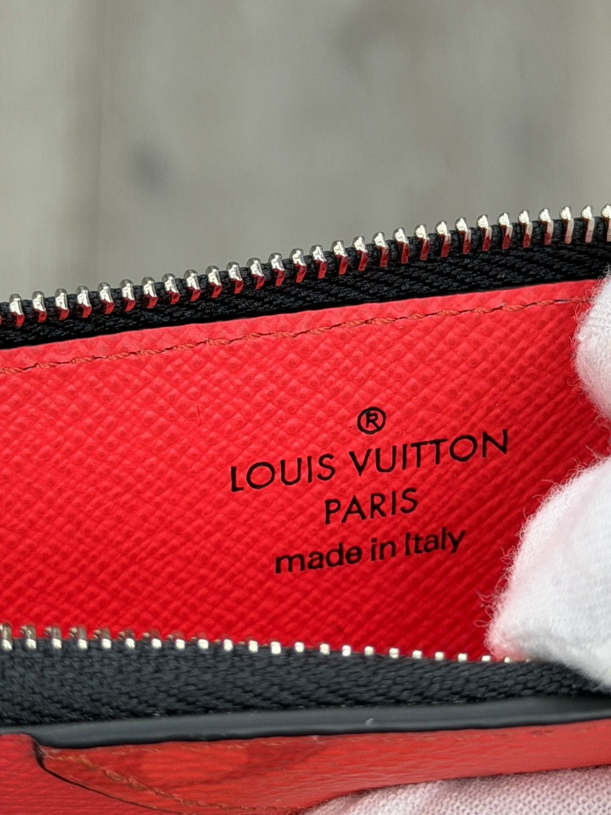 Louis Vuitton Louis Vuitton Taigarama Coin Card Holder in Fire Red Size ONE SIZE - 6 Thumbnail