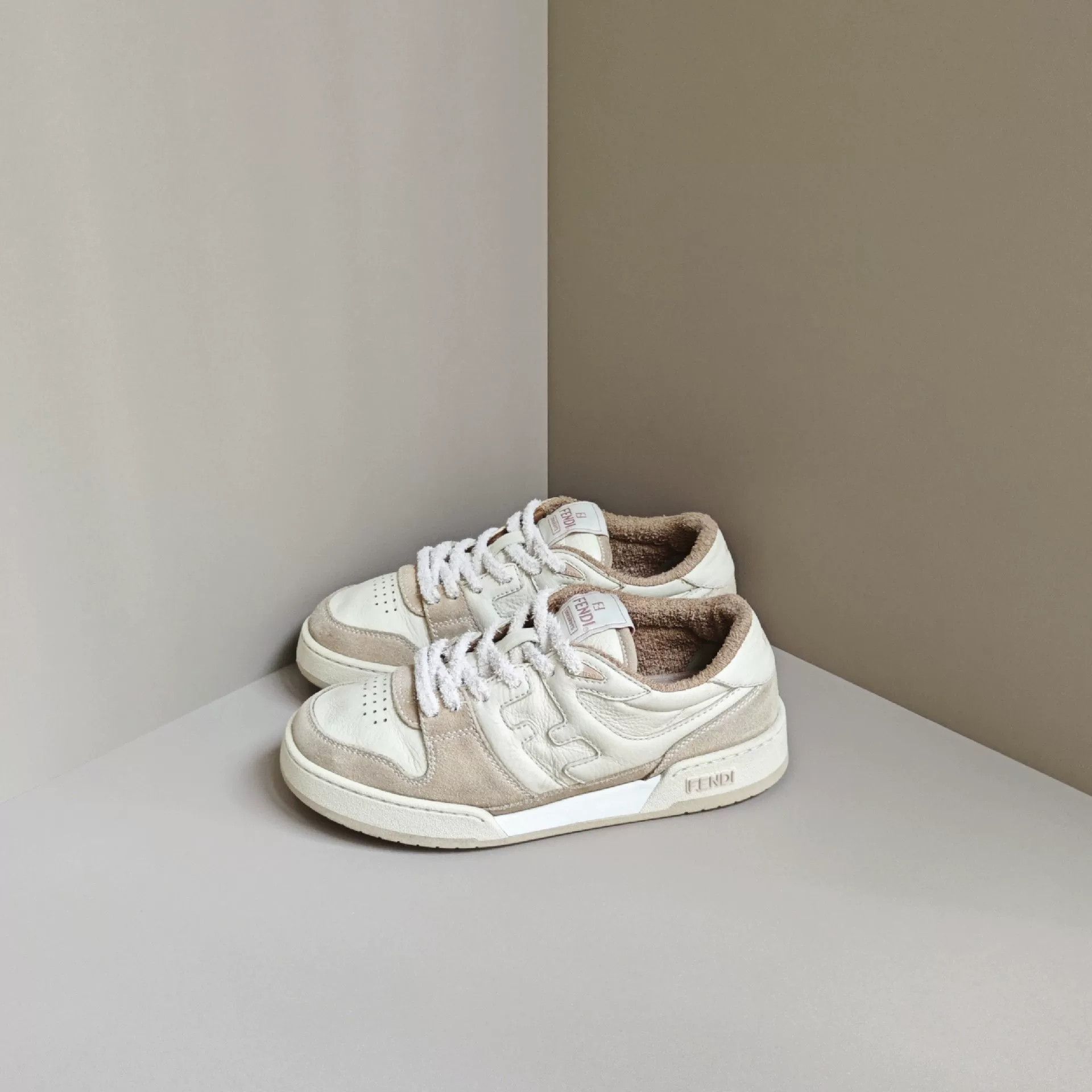 Fendi Fendi Lowtop Sneakers us_8 Women Size US 8 / IT 38 - 1 Thumbnail
