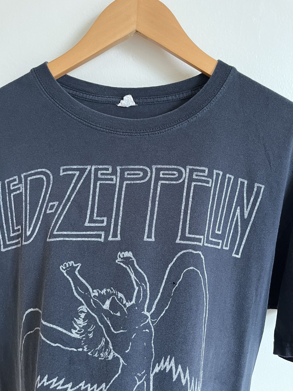 Band Tees Led Zeppelin United States Of America 1977 Faded T-Shirt Size US XL / EU 56 / 4 - 4 Thumbnail