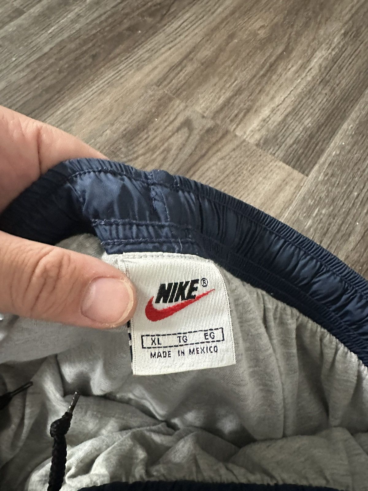 Vintage Vintage 90's Nike Baggy Nylon Trackpants Joggers Size US 36 / EU 52 - 5 Thumbnail