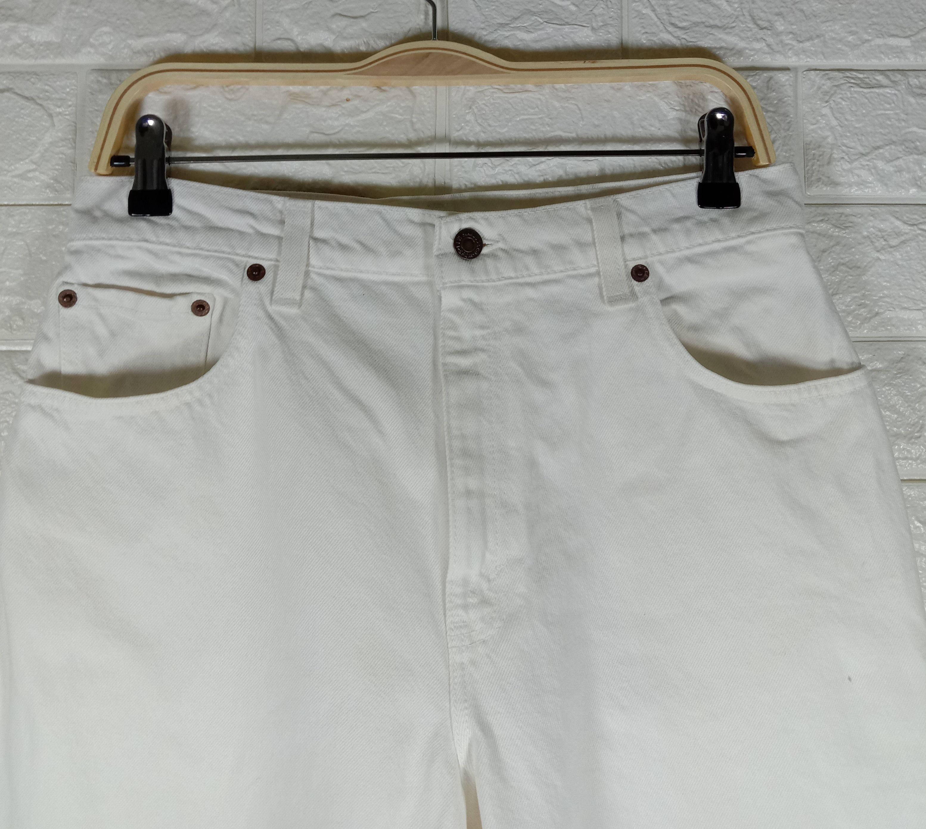 Vintage 90s Levi’s 551 Jeans Relaxed Fit White Denim