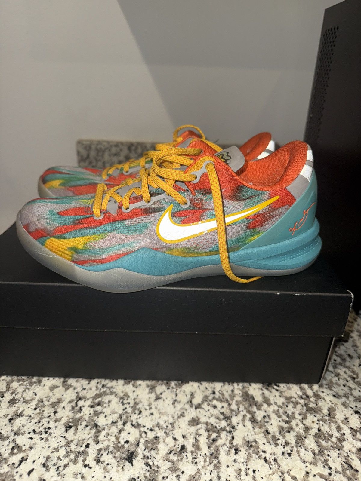 Nike Kobe venice beach Size US 6.5 / EU 39-40 - 3 Thumbnail