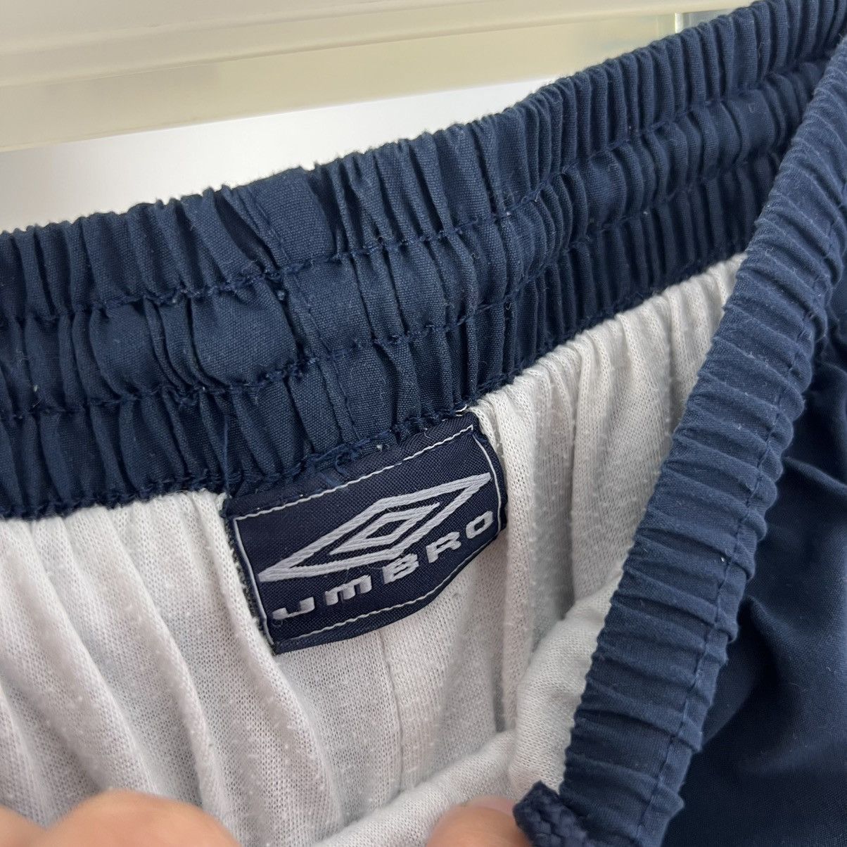 Umbro Vintage Y2K Umbro Mini Logo Retro Track Pants Size US 32 / EU 48 - 4 Thumbnail