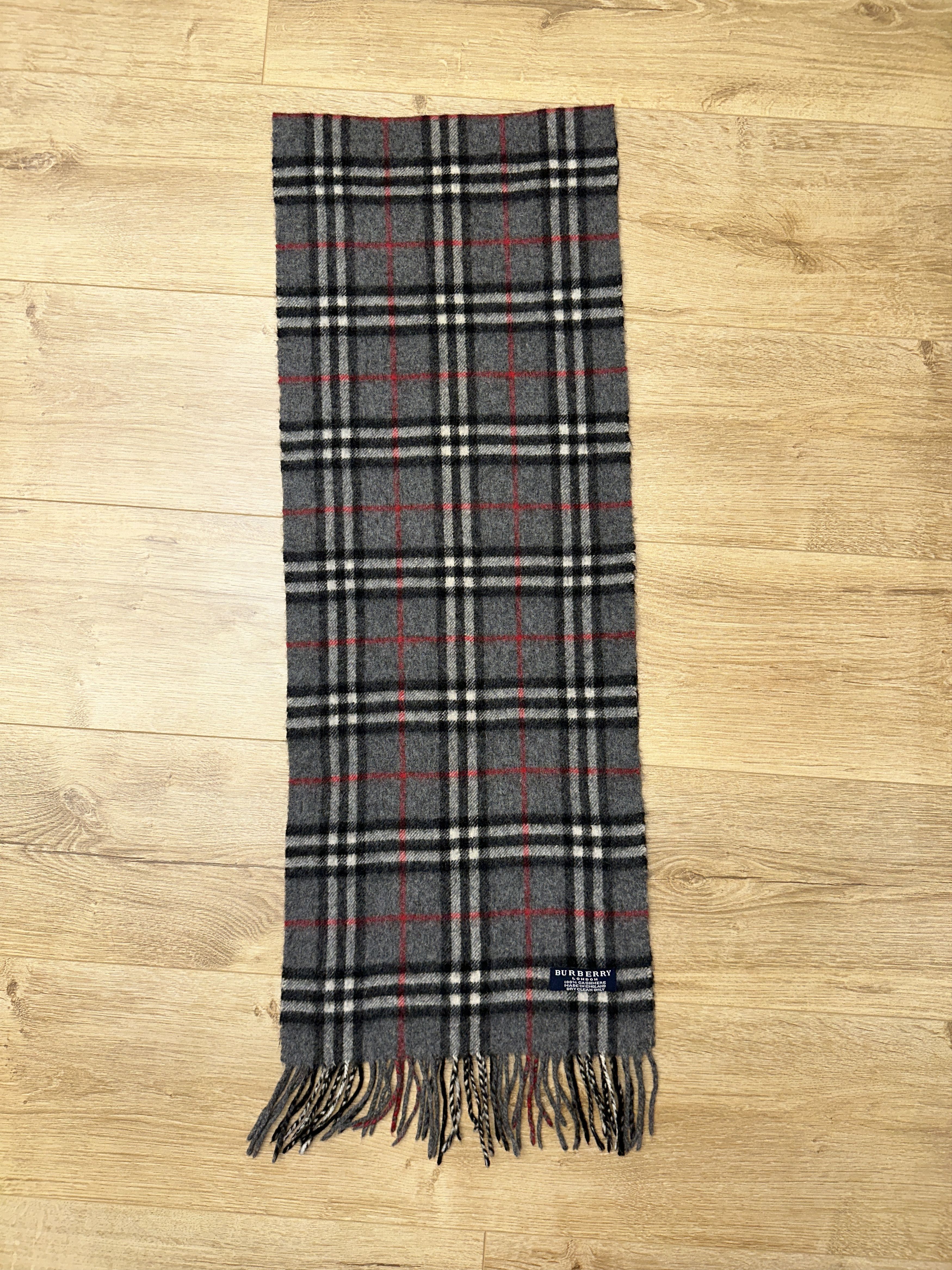 Burberry Iconic Burberry Classic Check 100% Cashmere Scarf 170x30cm Size ONE SIZE - 8 Thumbnail