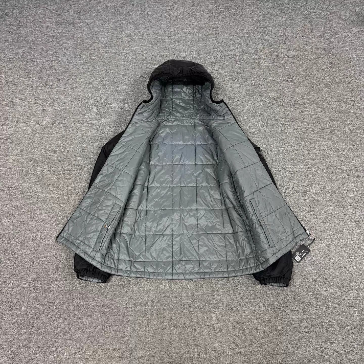 Prada Prada Black Hooded Double Quilted Jacket Triangle Logo 46 Size US S / EU 44-46 / 1 - 2 Thumbnail