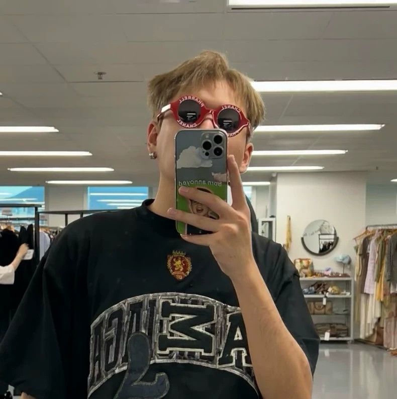 Balenciaga Balenciaga Letter embroidered badge short sleeve T-shirt w Size US XS / EU 42 / 0 - 8 Thumbnail