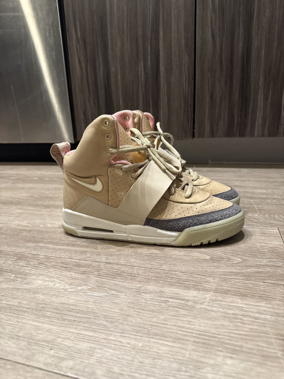 Other Nike Air Yeezy 1 Tan Size US 10 / EU 43 - 2 Thumbnail