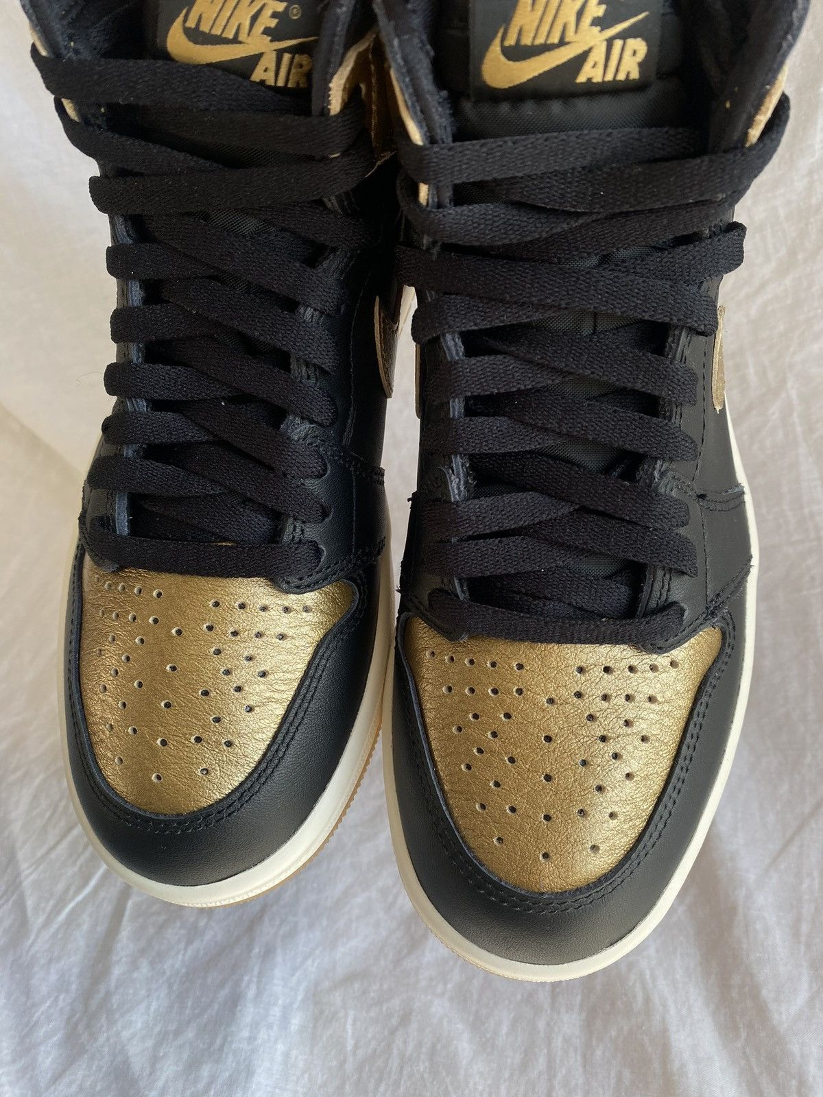 Jordan Brand Nike Air Jordan One Metalic Gold Size US 5.5 / EU 38 - 3 Thumbnail