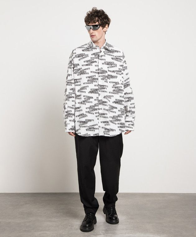 Vetements o1y0924 Logo Print Shirt in White Size US XS / EU 42 / 0 - 2 Thumbnail