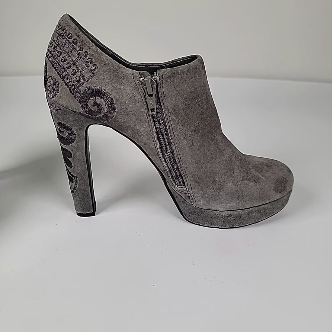 Vintage Gianni Bini Gray Suede Leather Zip Platform Ankle Boots Size 8 M Women’s Heel Stiletto Party/Cocktail Size US 8 / IT 38 - 7 Thumbnail