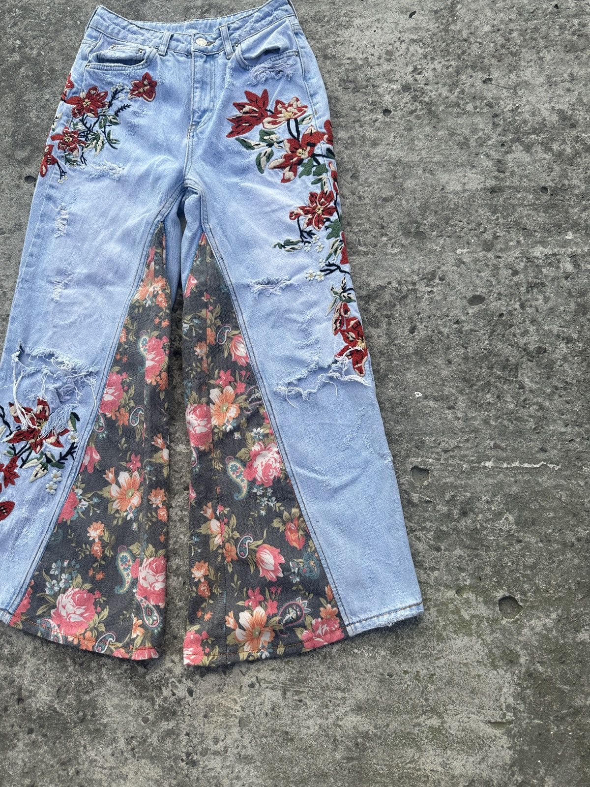 Designer Y2K Vintage Custom Flower Jeans Streetwear Style USA XS Alt Size 27" / US 4 / IT 40 - 3 Thumbnail