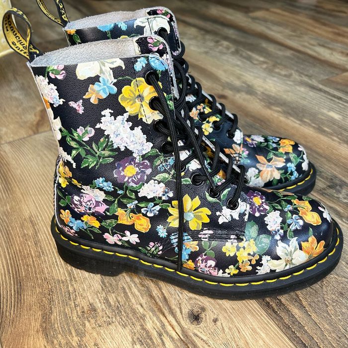 Darcy floral outlet doc martens