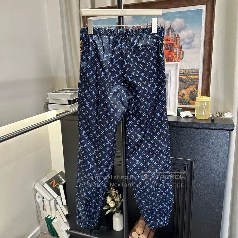 Louis Vuitton Louis Vuitton Sports pants with presbyopia full of logo pa Size US 34 / EU 50 - 2 Thumbnail