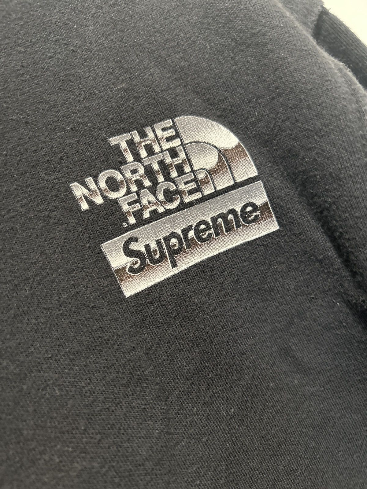 Supreme × The North Face Supreme x The North Face ‘Metallic Logo Hooded Sweatshirt’ Size US L / EU 52-54 / 3 - 4 Thumbnail