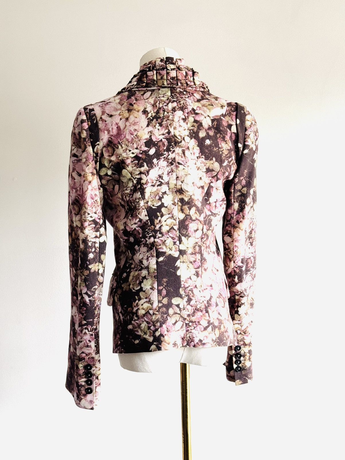 Ann Demeulemeester Fall 2008 Ann Demeulemeester Floral blazer w/ ruffle detail Size XS / US 0-2 / IT 36-38 - 3 Thumbnail