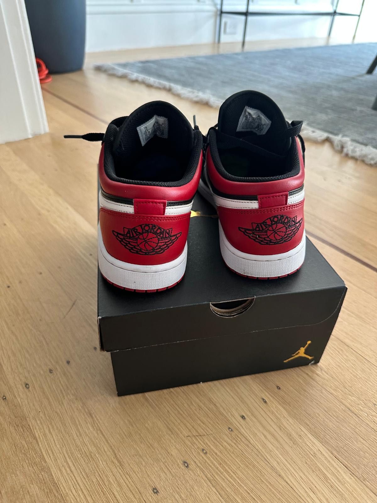 Nike Jordan 1 Low Alternate Bred Toe – Size 10 – Barely Used Size US 10 / EU 43 - 3 Thumbnail