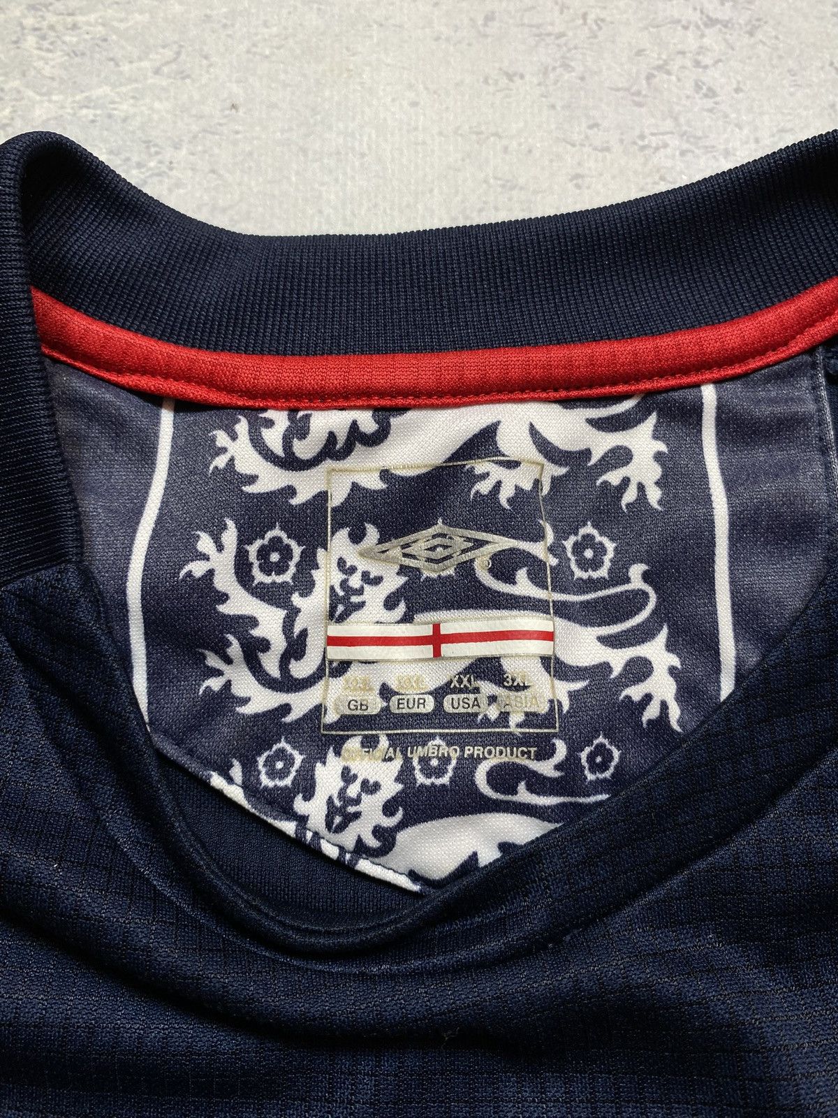 Umbro 2005-06 England Umbro Training Shirt Mens size XXL Size US XXL / EU 58 / 5 - 8 Thumbnail