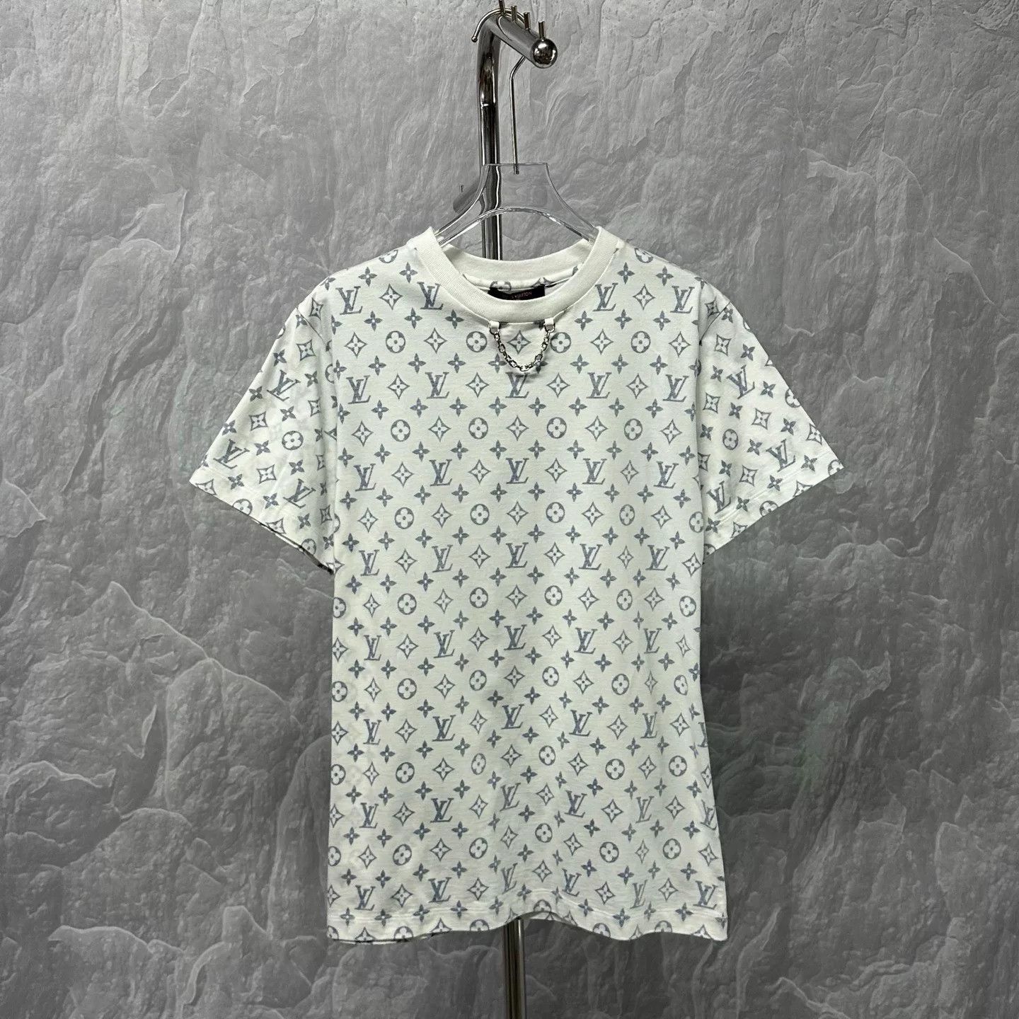 Louis Vuitton louis vuitton logo chain short sleeve t-shirt Size US L / EU 52-54 / 3 - 1 Thumbnail