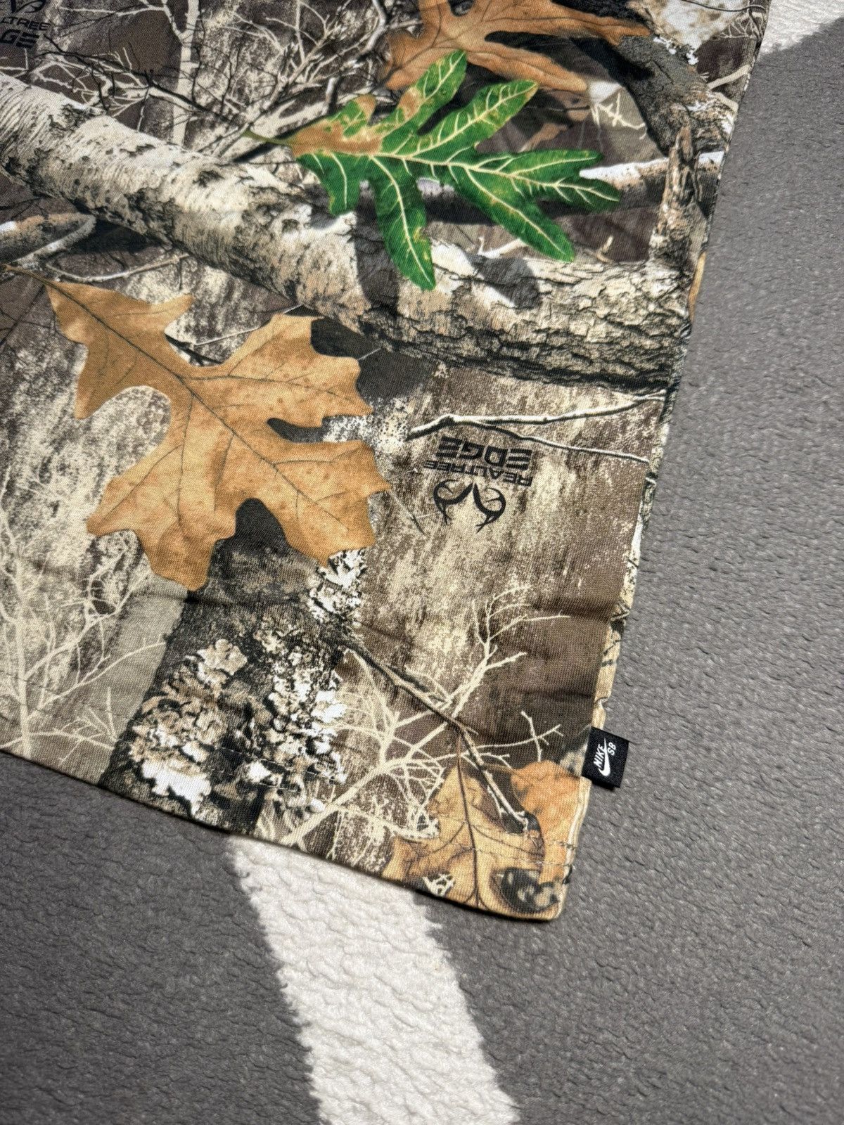 Nike Nike SB Realtree Camo All Over Print Loose Fit T-shirt Size US M / EU 48-50 / 2 - 9 Thumbnail