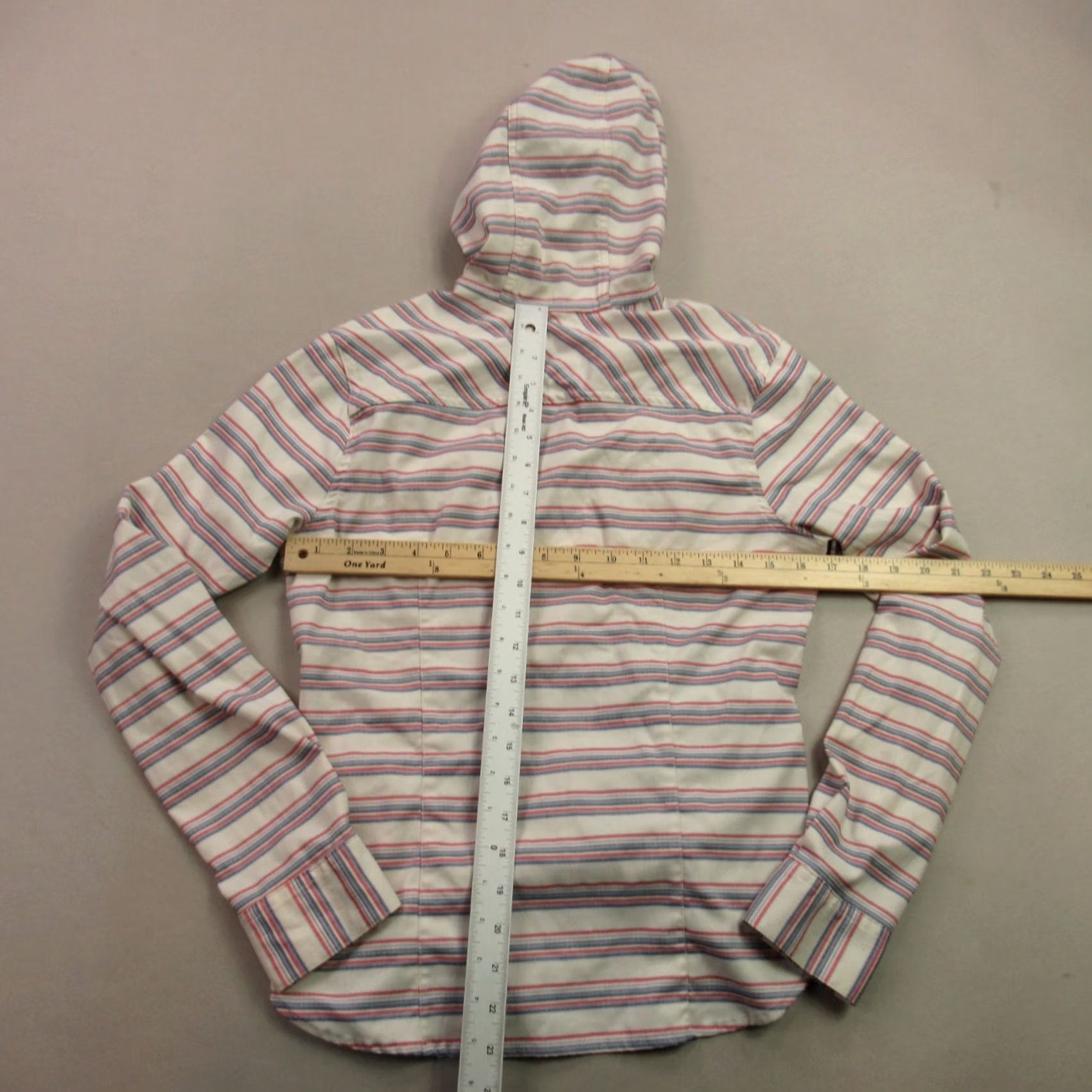 Mountain Hardwear Mountain Hardwear Hoodie Womens Small Long Sleeve Hooded Button Front Stripes Size S / US 4 / IT 40 - 7 Thumbnail