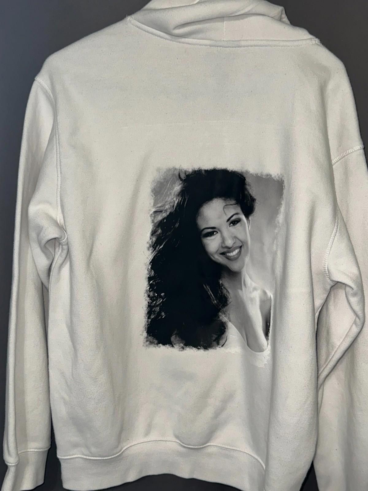 H&M “Selena Tribute Sweatshirt – Off-Center Portrait M Size M / US 6-8 / IT 42-44 - 1 Thumbnail