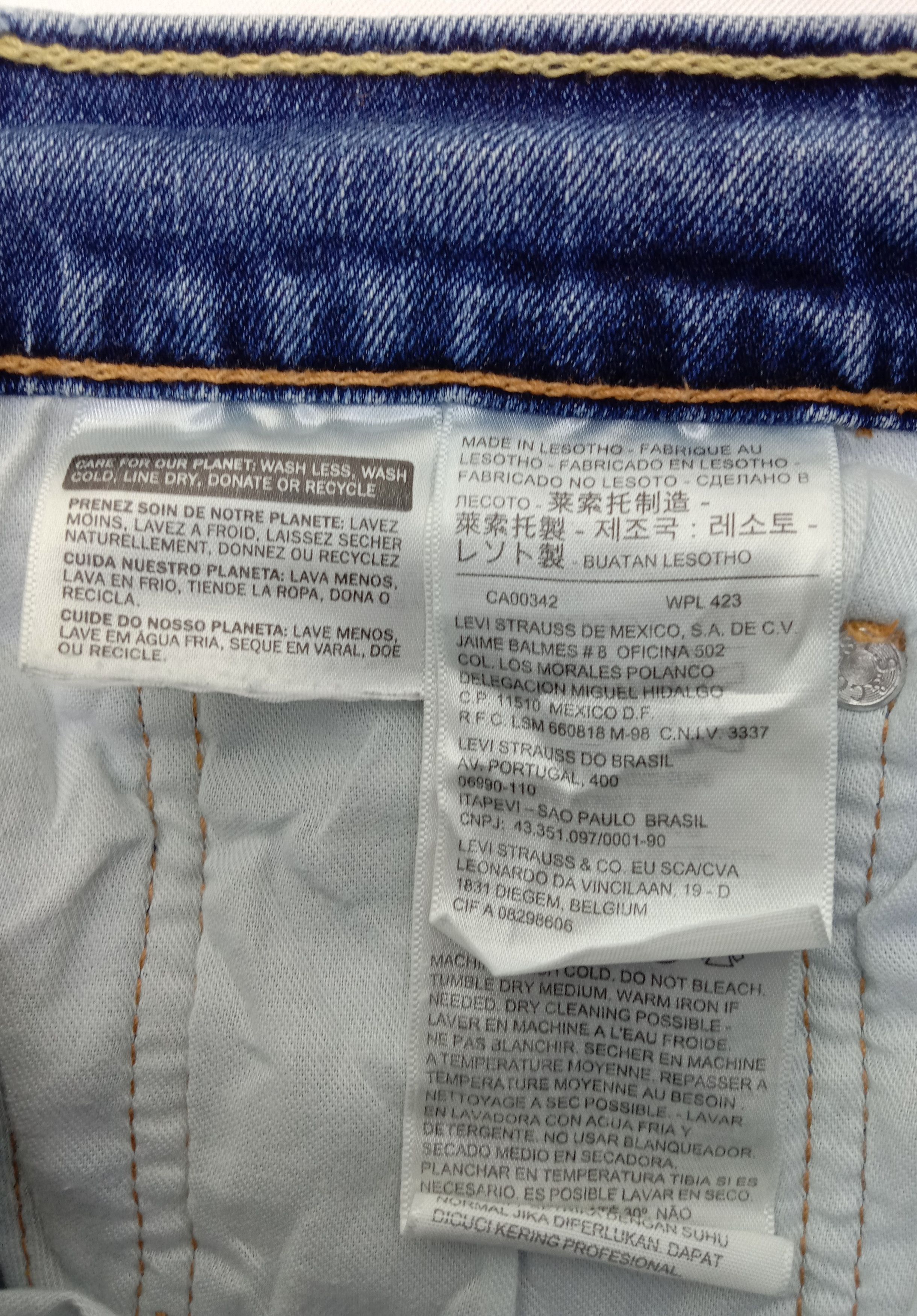 Levi's Vintage Levi's 550 Jeans Faded Blue Relaxed Fit Denim Size US 32 / EU 48 - 12 Thumbnail