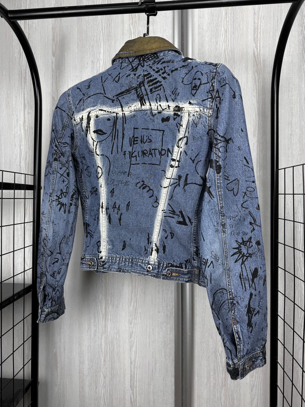 Dolce & Gabbana DOLCE & GABBANA SCRIBBLE GRAFFITI DENIM JACKET Size XS / US 0-2 / IT 36-38 - 9 Thumbnail