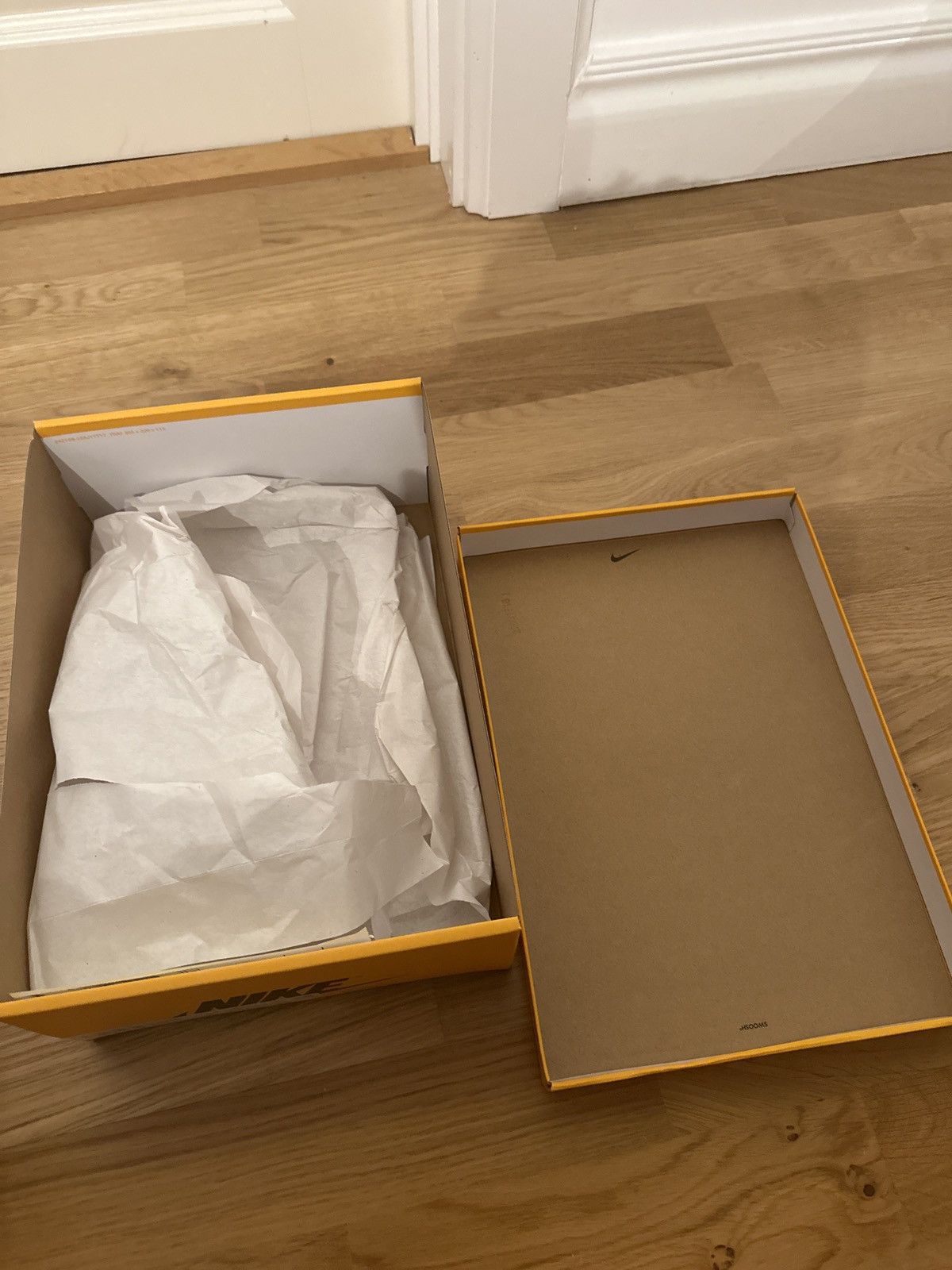 Jordan Brand × Nike Jordan 1 Taxi Size US 7.5 / EU 40-41 - 3 Thumbnail