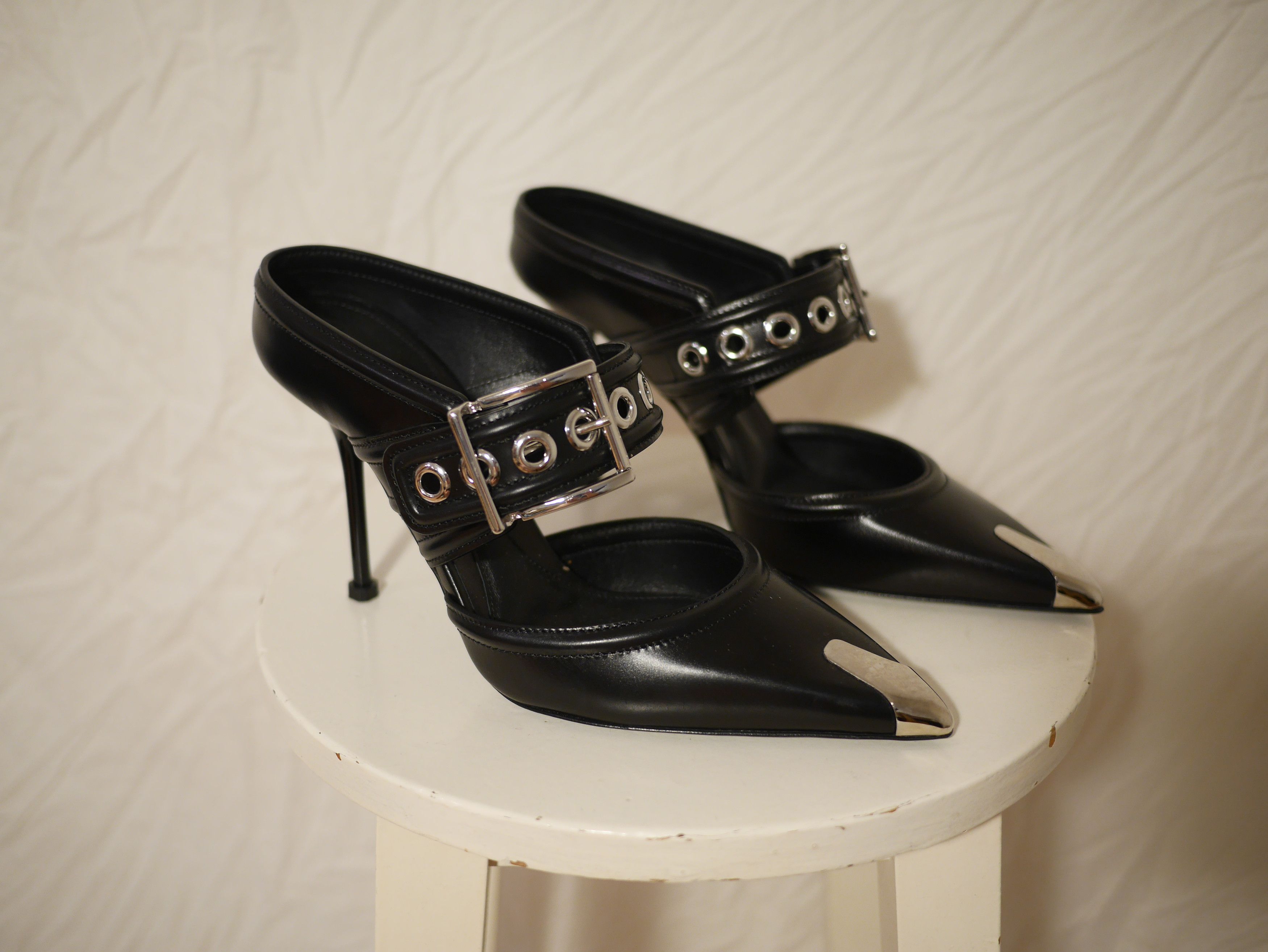 Alexander McQueen ALEXANDER MCQUEEN WESTERN BUCKLE MULE HEELS Size US 8 / IT 38 - 4 Thumbnail