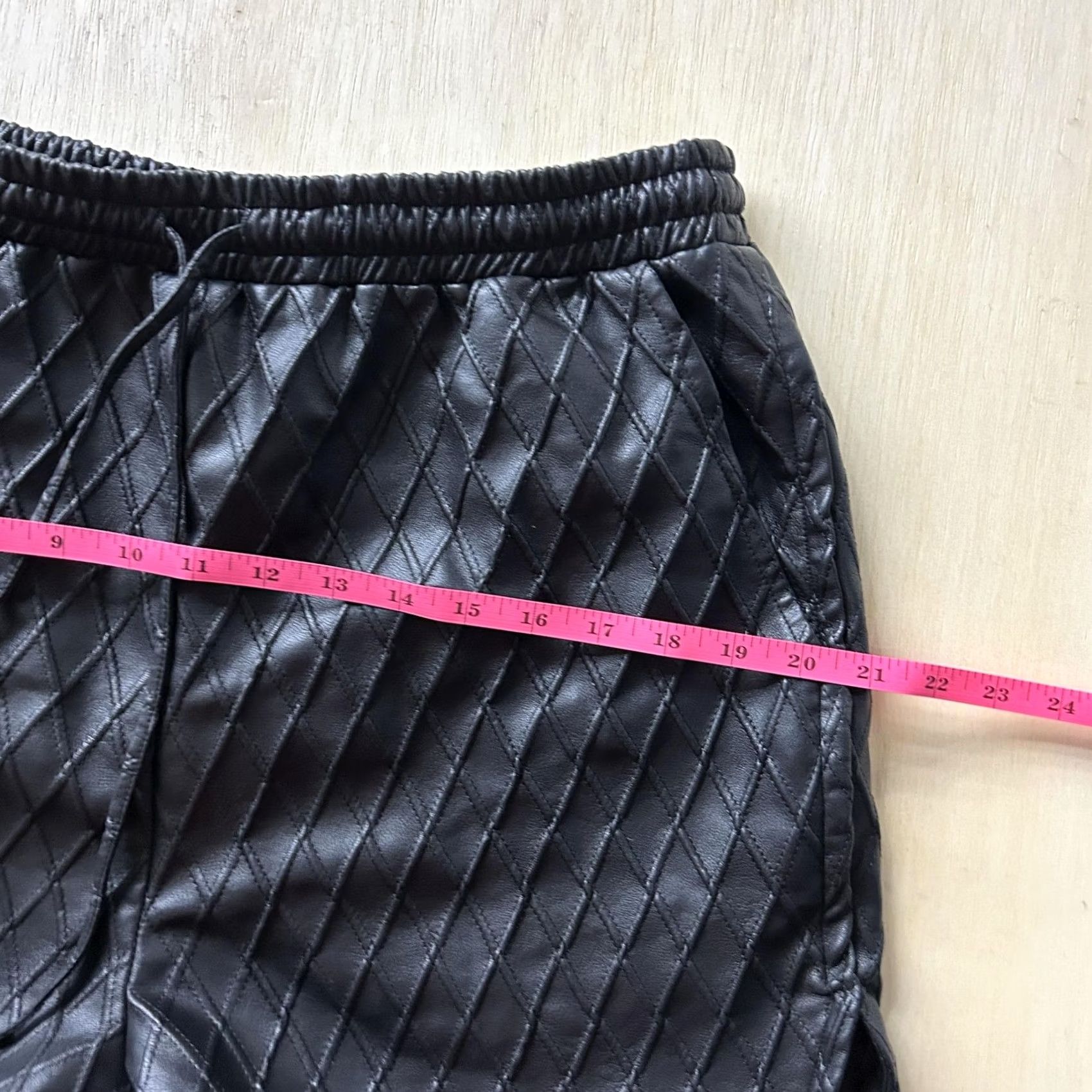 J.Crew J.Crew Womens Large Black Quilted Faux Leather Sweat Shorts Drawstring Pockets Lounge Casual - Mens/Womens? Size 36" / US 14 / IT 50 - 6 Thumbnail
