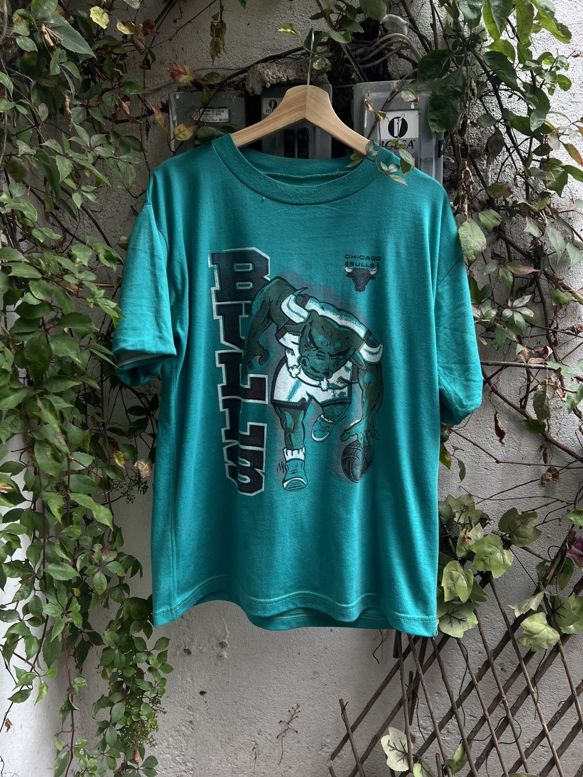 NBA 90s Bulls Bootleg Tee Size US L / EU 52-54 / 3 - 1 Preview