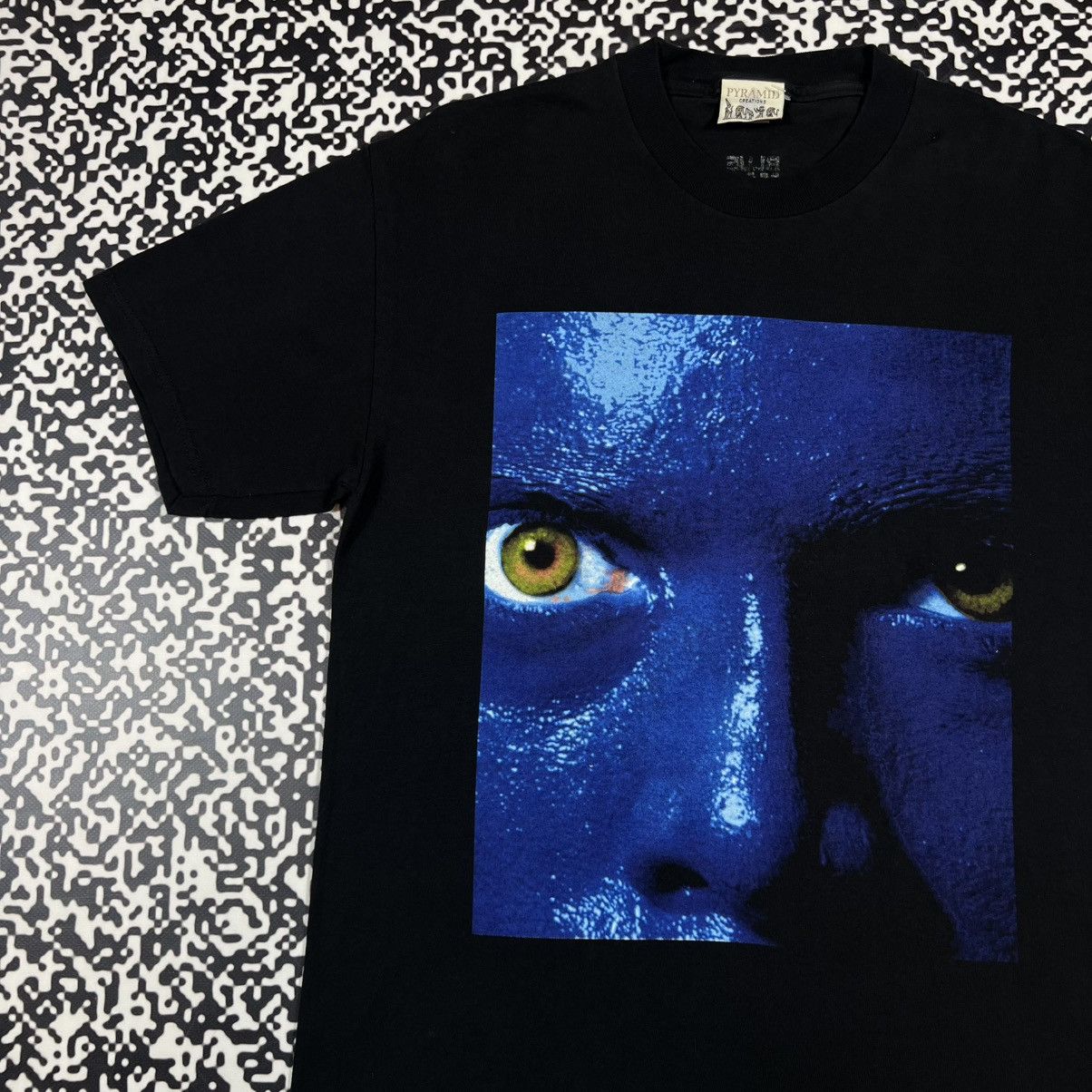 Band Tees Vintage 90s Blue Man Group Band Style Face Logo T-shirt Size US M / EU 48-50 / 2 - 5 Thumbnail