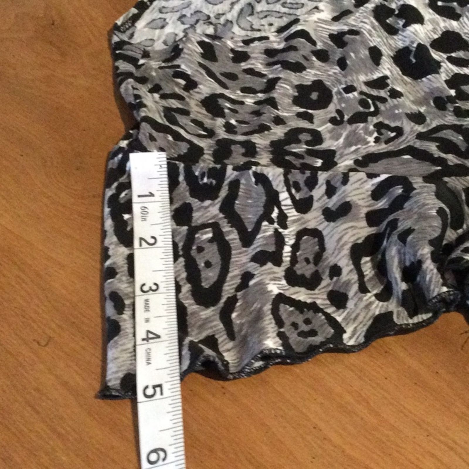 Other Ashli Couture Gray & Black Leopard Print Pleated Blouse L Size L / US 10 / IT 46 - 16 Thumbnail