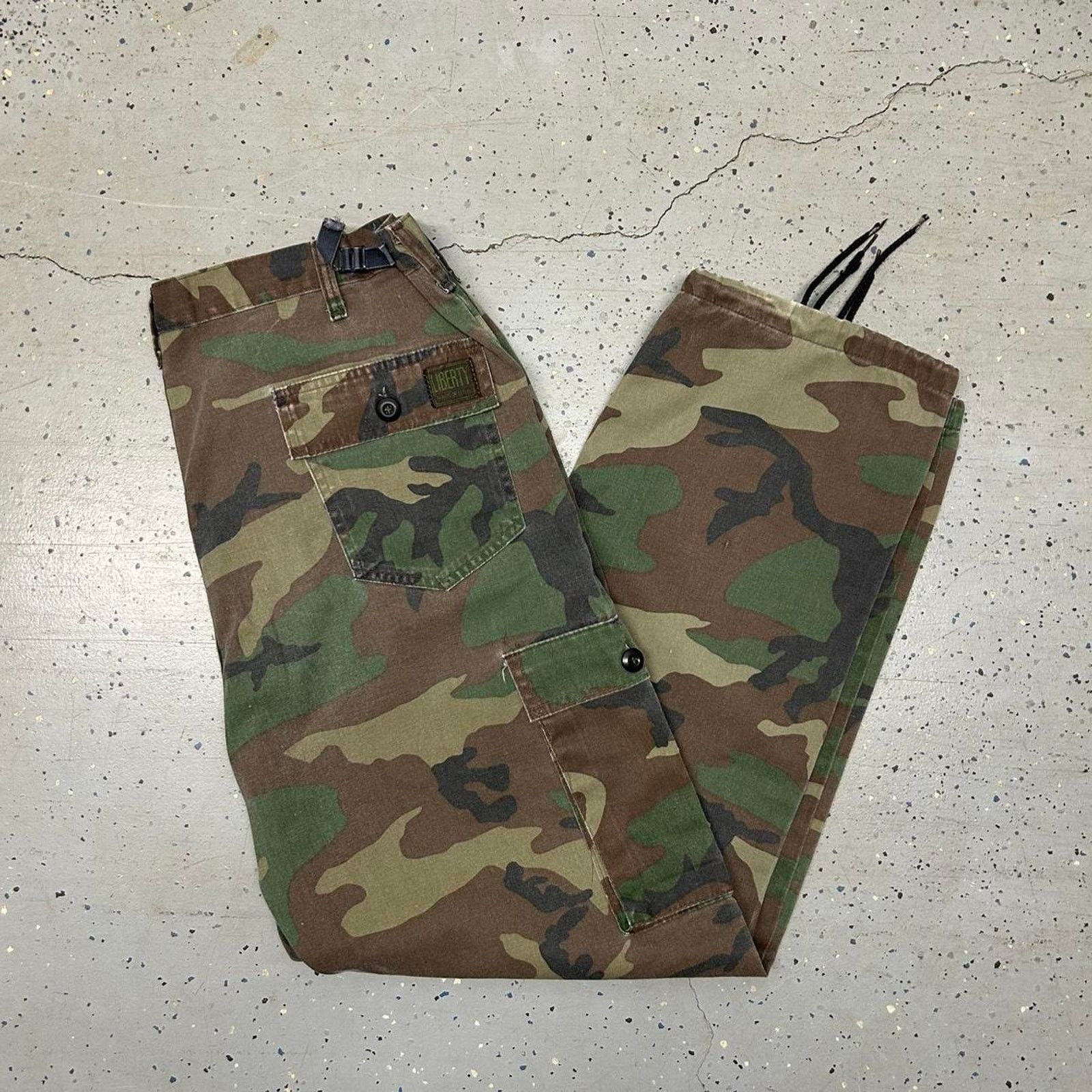 Other VTG Liberty camo cargo pants with adjustable waist Size US 40 / EU 56 - 1 Thumbnail