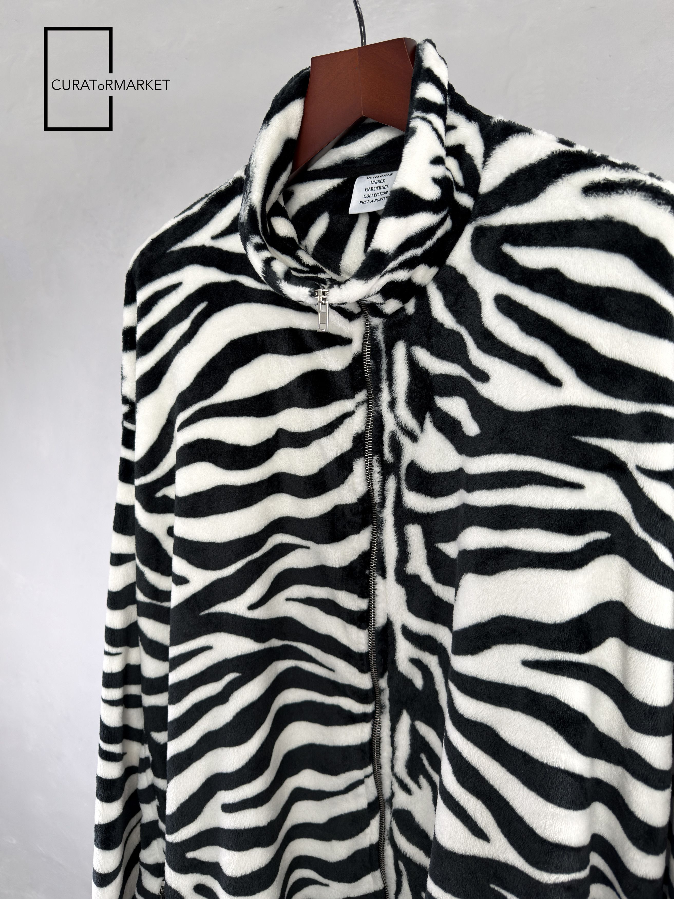 Vetements RARE Runway Zebra Print Fleece Zip Side Pocket Jacket SS23 Size US L / EU 52-54 / 3 - 3 Thumbnail