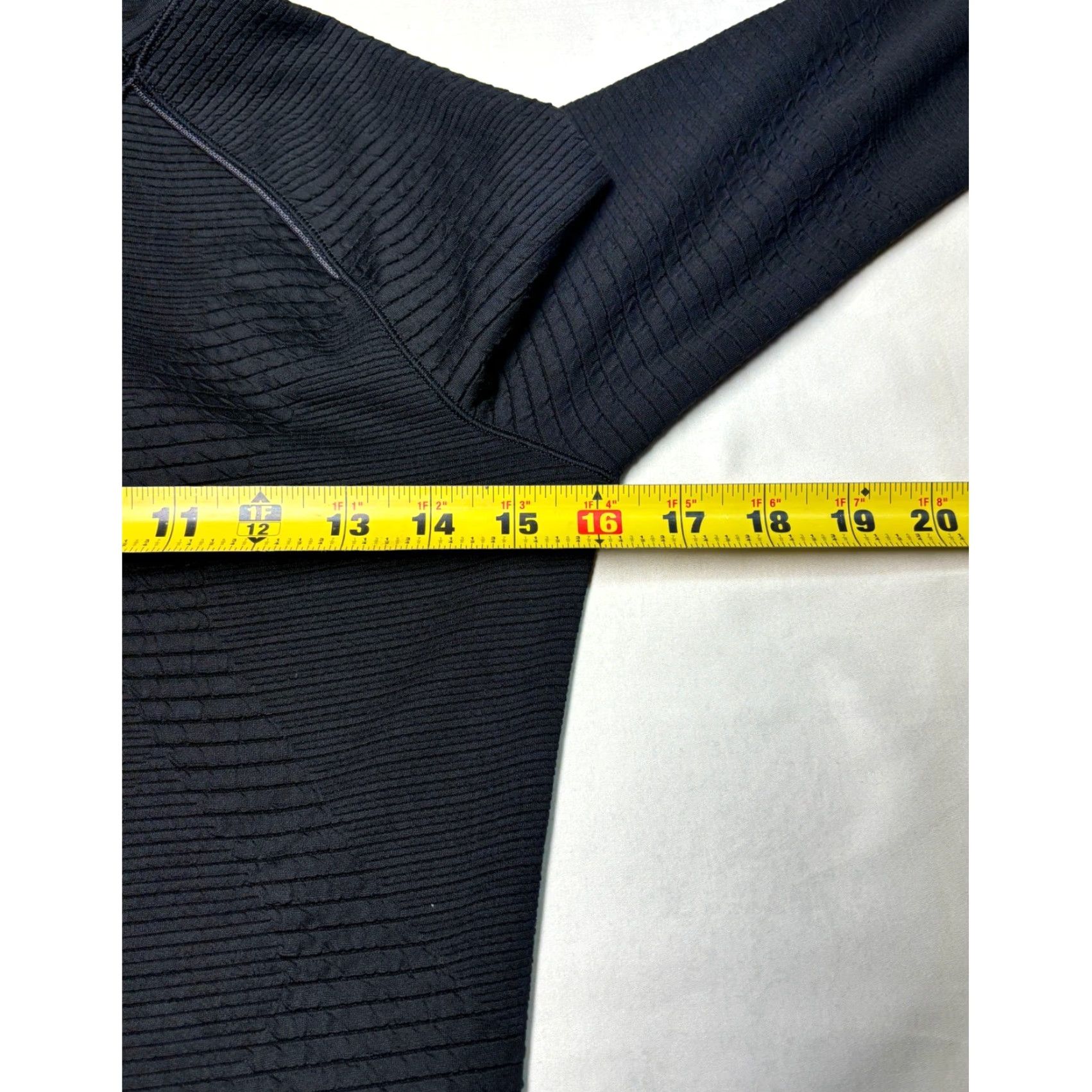 Lululemon Lululemon Hooded Pullover Jacket Women Size 4 Black Textured Reflective Lightweight Track Size S / US 4 / IT 40 - 6 Thumbnail