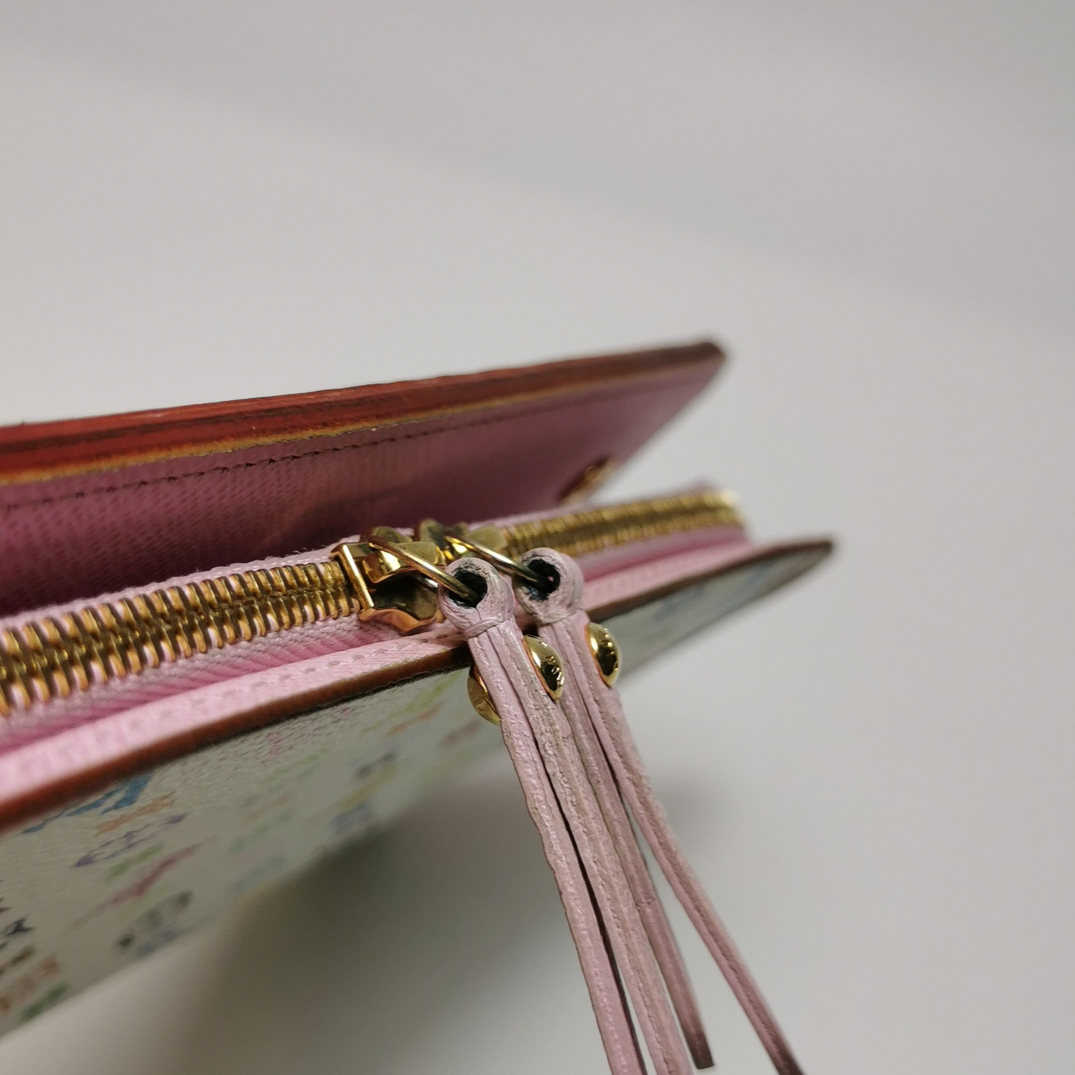 Louis Vuitton Louis Vuitton (LV) Insolite White Tricolor Zipper Clutch -y Size ONE SIZE - 9 Thumbnail