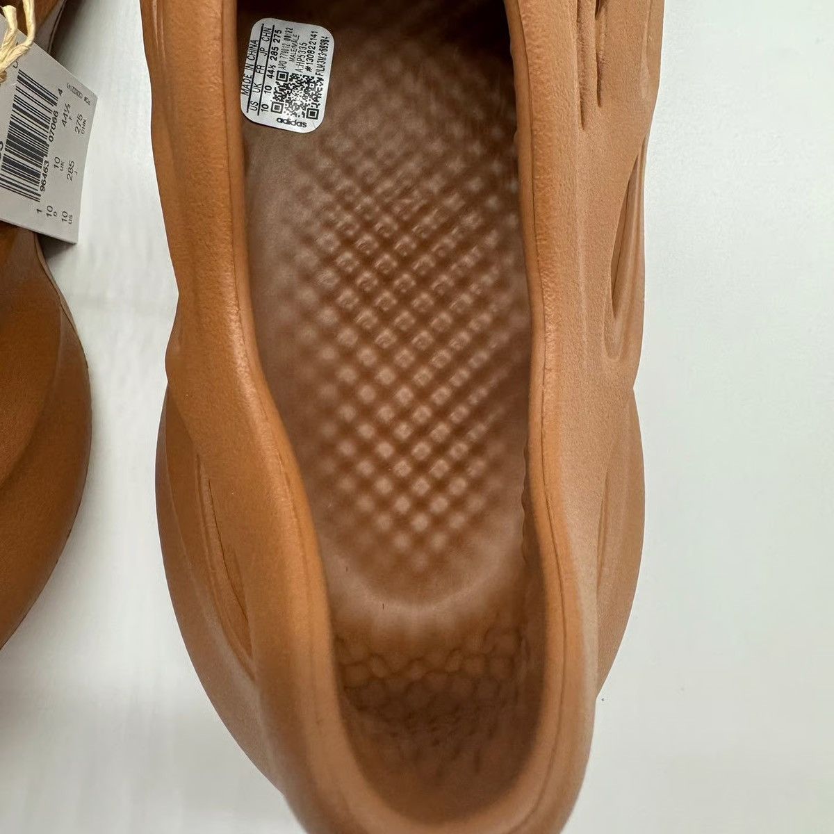 Adidas Adidas Yeezy Foam RNR Clay Red Size US 10 / EU 43 - 6 Thumbnail