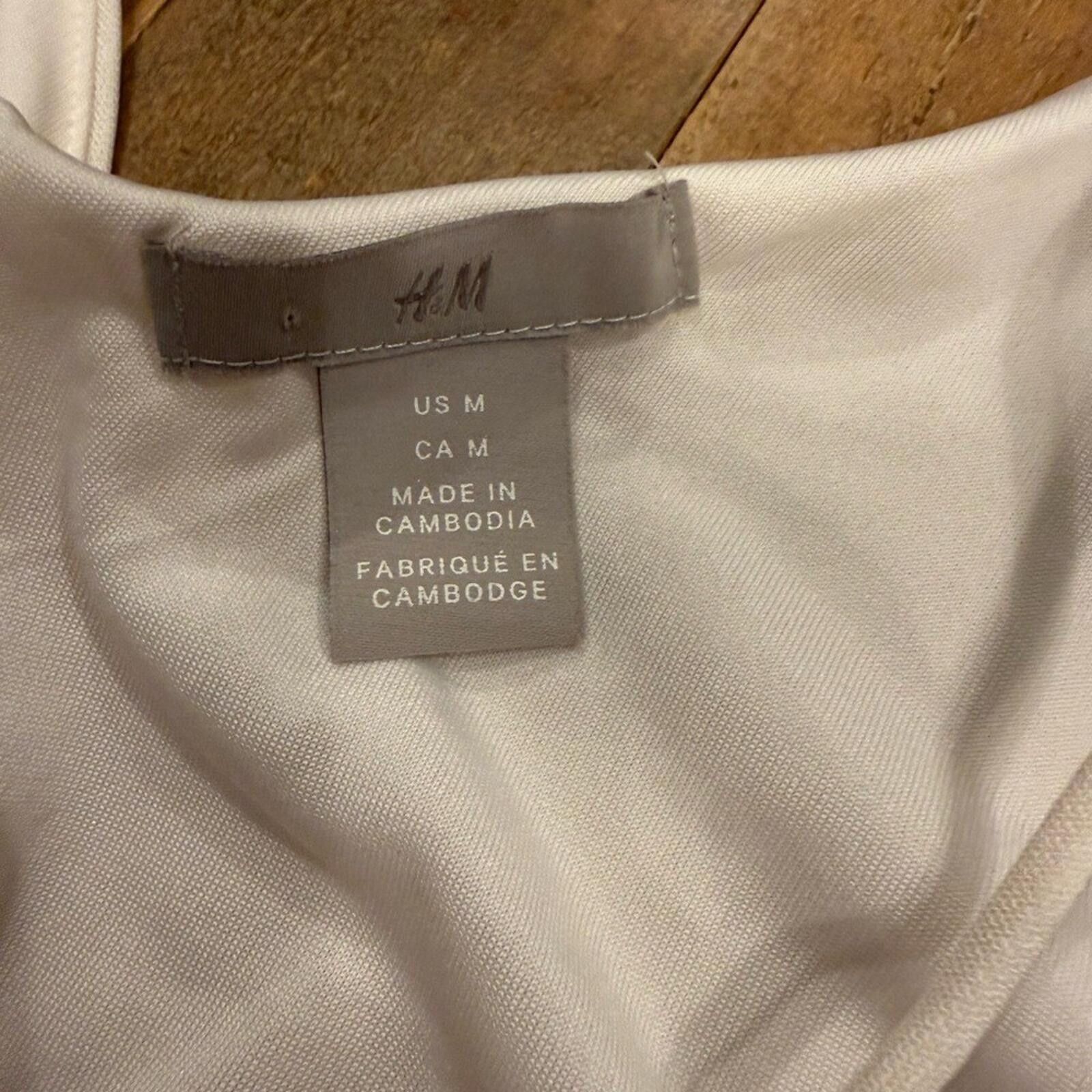 H&M H&M Cream Double Layer V-Neck Camisole Size M Soft Viscose Size M / US 6-8 / IT 42-44 - 6 Thumbnail