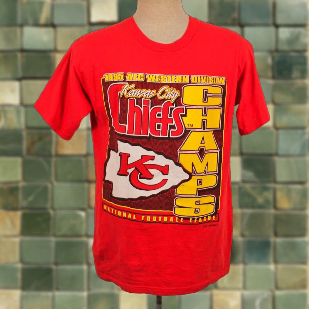 Logo 7 VINTAGE Men’s KC Chiefs AFC Champions TShirt 1990s 1995 Logo 7 Red M KC Chiefs T-Shirt Mens Graphic Tee 1990s Chiefs Football Logo 7 Size US M / EU 48-50 / 2 - 1 Thumbnail