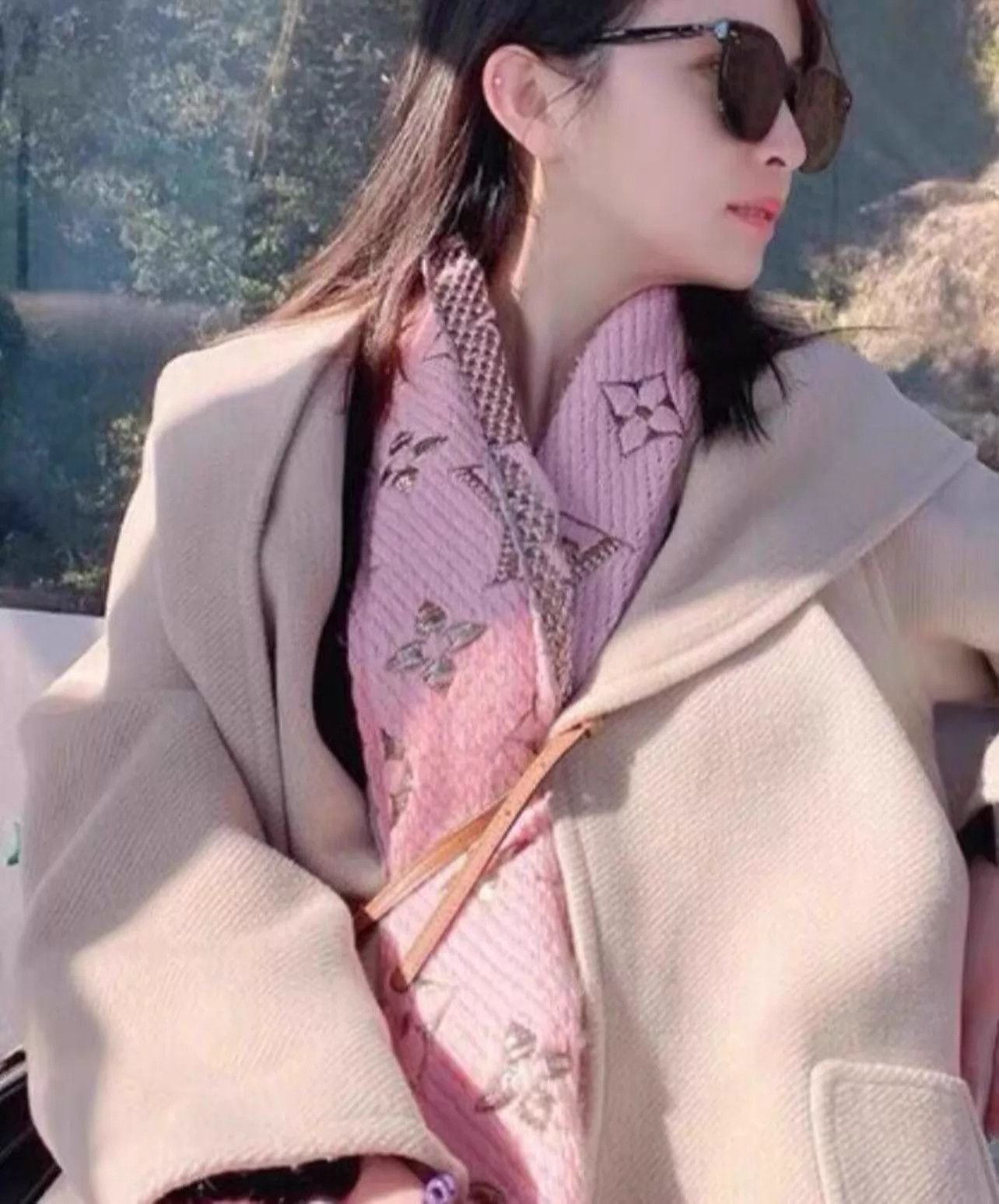 Louis Vuitton LV Pink Silver Threads Knit Scarf M797 MINT 160x30 Size ONE SIZE - 7 Thumbnail