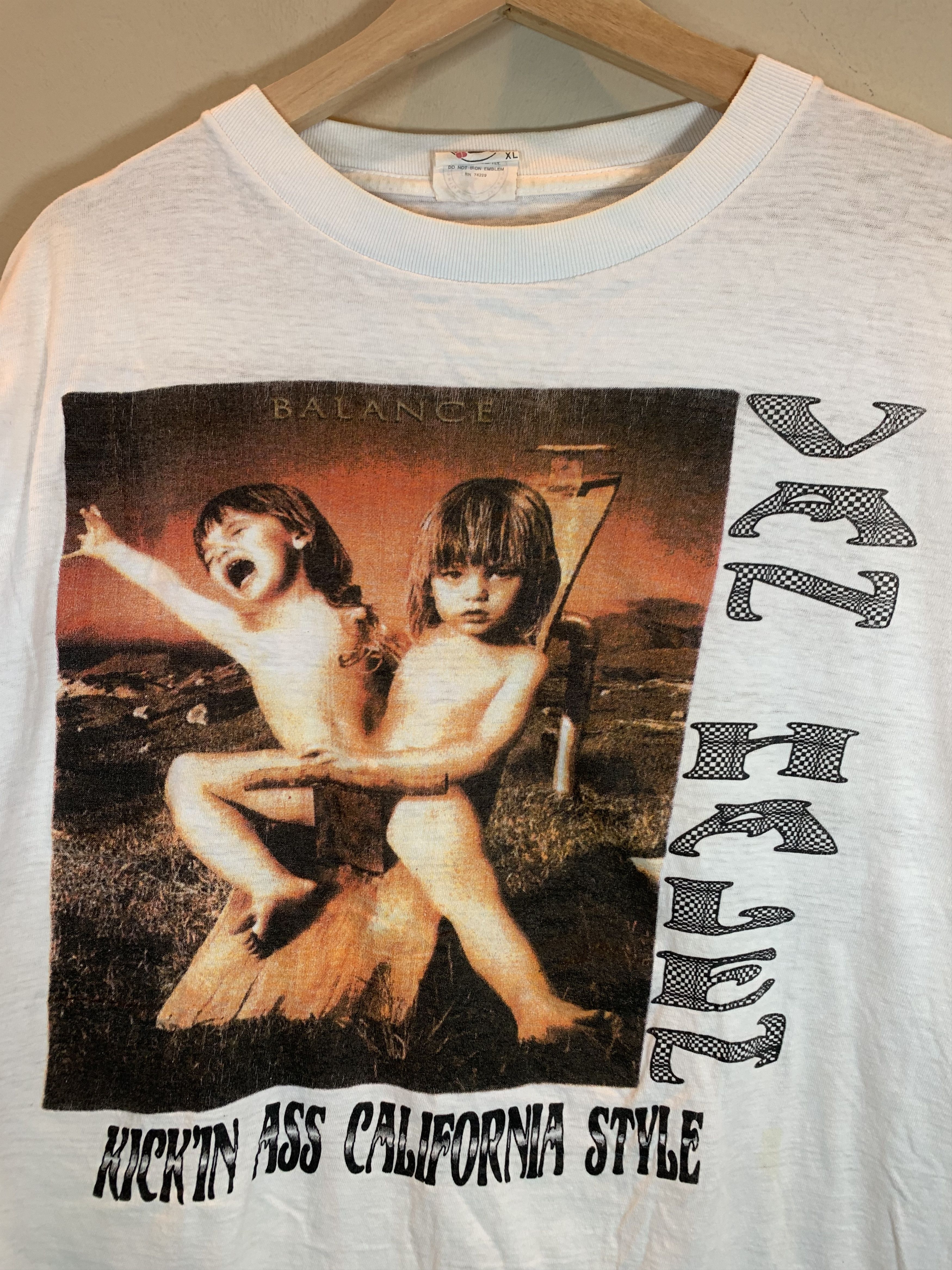 Band Tees *RARE* Vintage 90s Van Halen Balance Kickin Ass Tour T-Shirt Size US XL / EU 56 / 4 - 3 Thumbnail